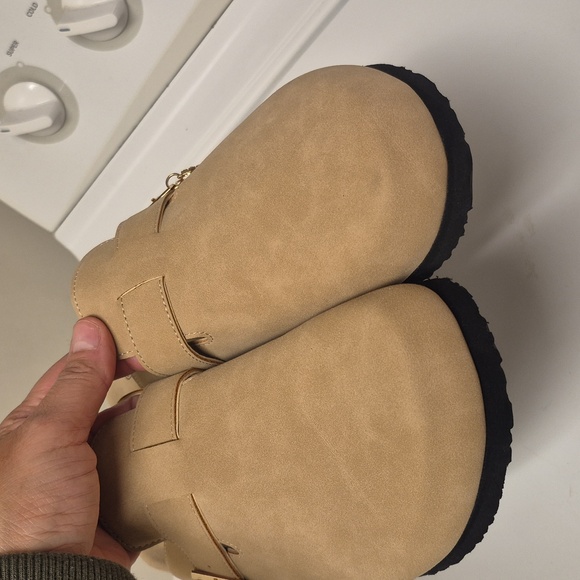 Olivia & Kate Clogs (91/2) Nwt - Picture 6 of 9